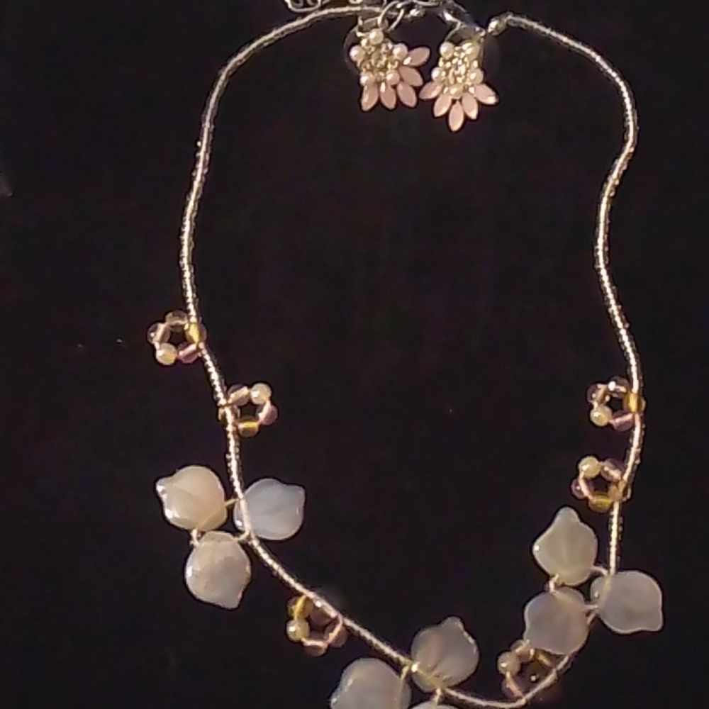 New Mother of Pearl Necklace - Picture 1 of 1